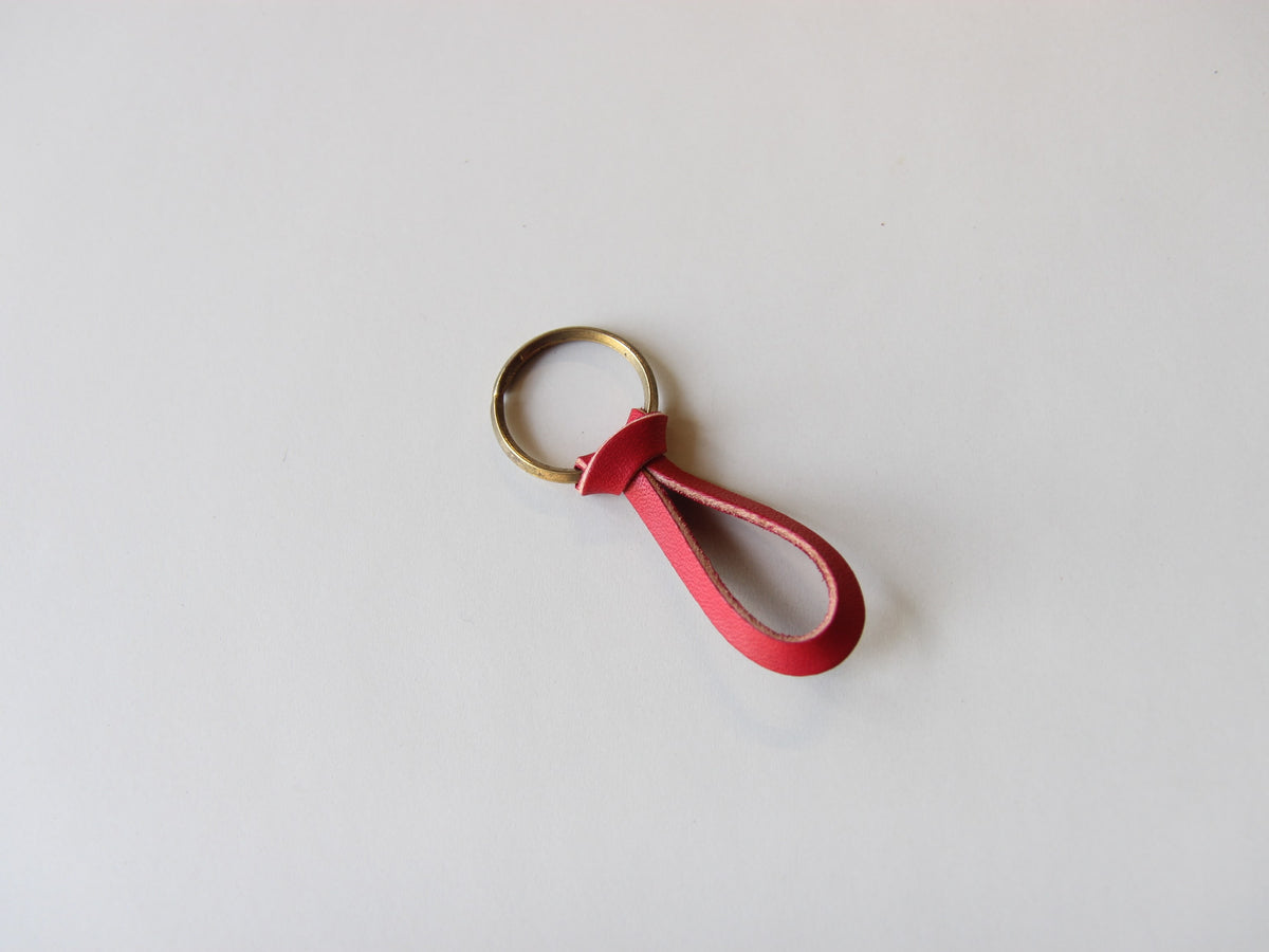 ANOKO WA DO KO DA? ALWAYS HERE キーホルダー 赤 ANOKO WA DO KO DA? ALWAYS HERE キーホルダー 赤 20171023_263