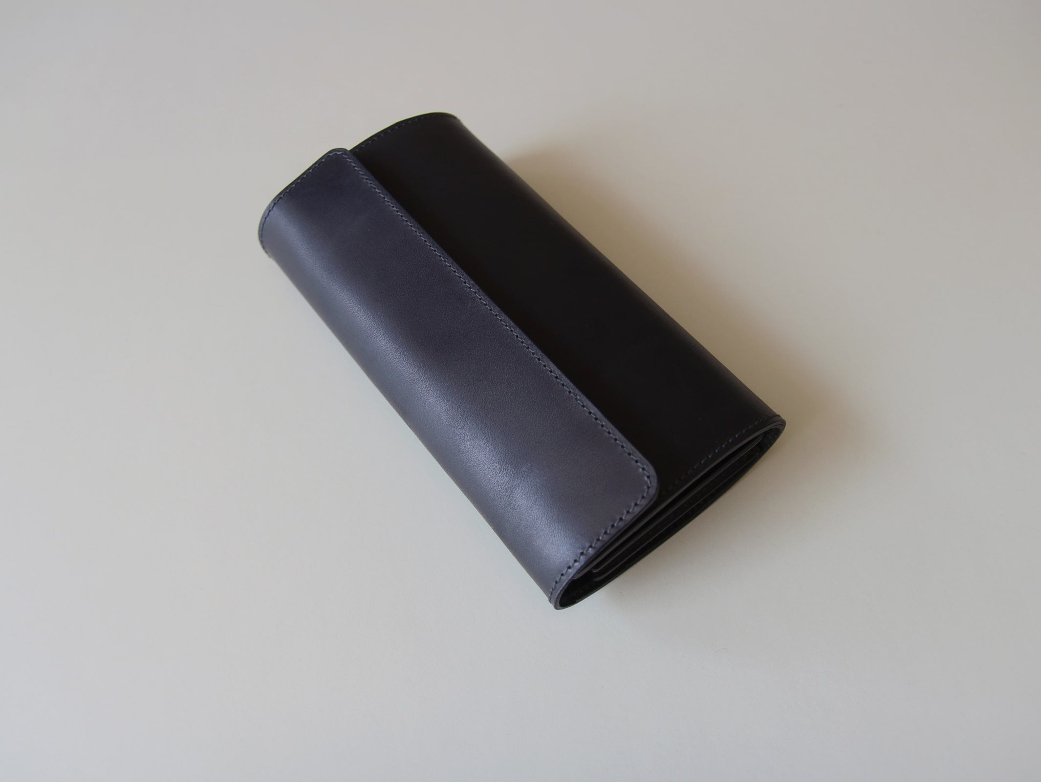 LGW06 : 大容量長財布（かぶせタイプ）