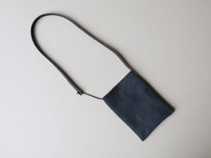 Flat shoulder mini